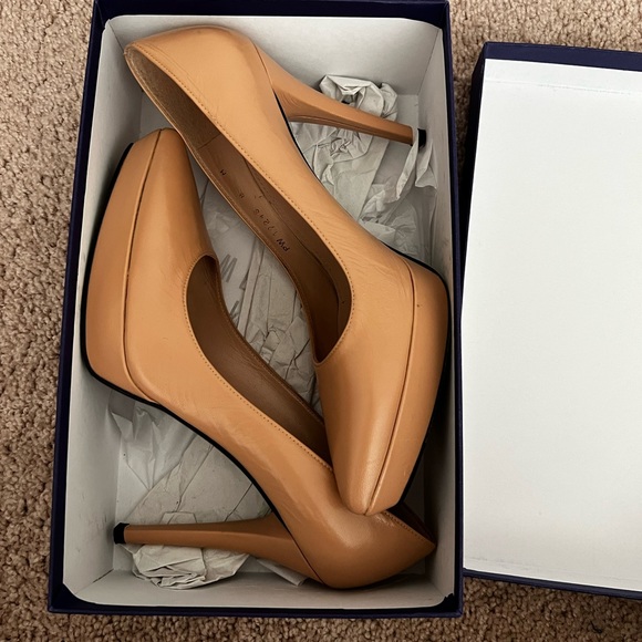 Stuart Weitzman Point heel
